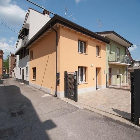 Appartamento Casa Gemma - Big Family House With Free Parking San Giovanni Lupatoto Esterno foto