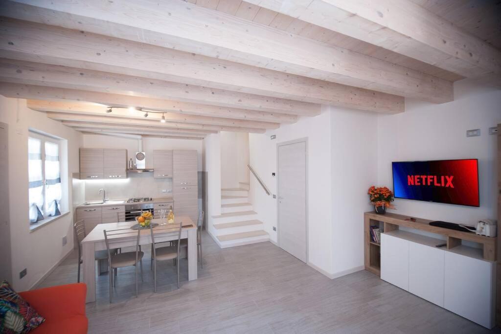 Appartamento Casa Gemma - Big Family House With Free Parking San Giovanni Lupatoto Esterno foto