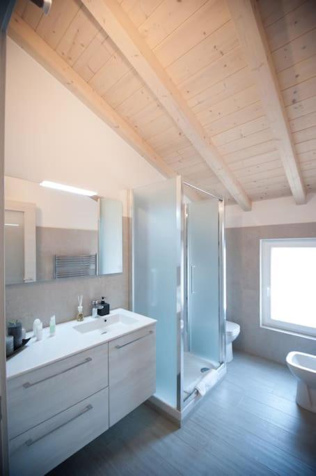 Appartamento Casa Gemma - Big Family House With Free Parking San Giovanni Lupatoto Esterno foto