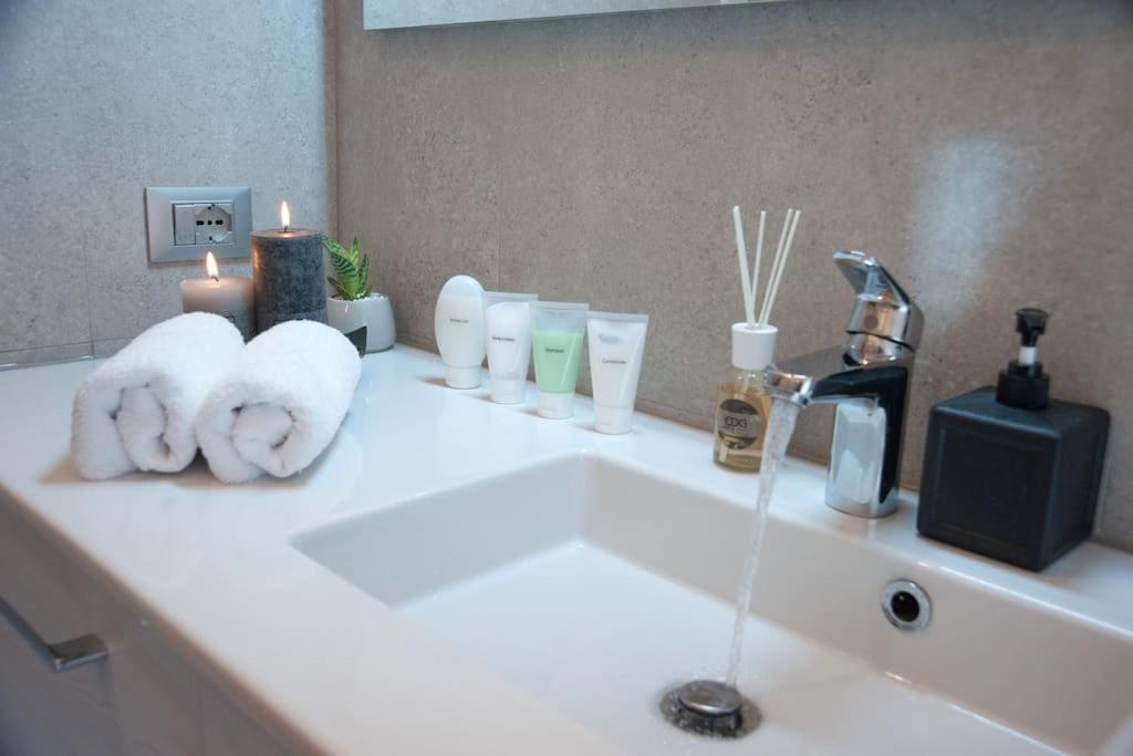 Appartamento Casa Gemma - Big Family House With Free Parking San Giovanni Lupatoto Esterno foto