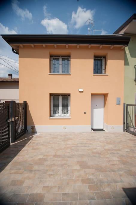 Appartamento Casa Gemma - Big Family House With Free Parking San Giovanni Lupatoto Esterno foto