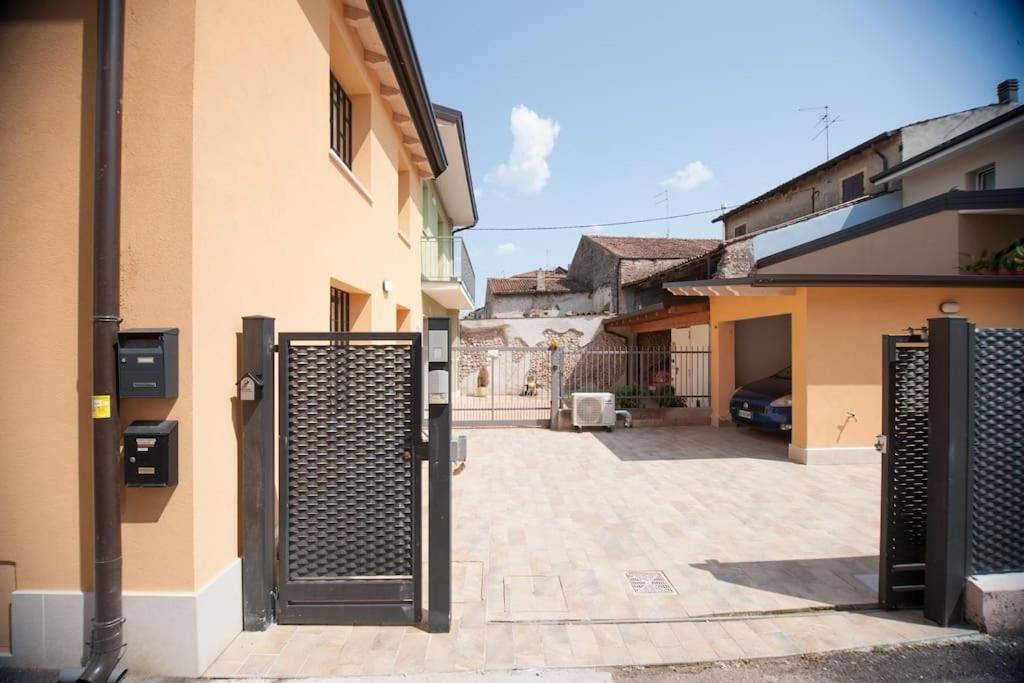 Appartamento Casa Gemma - Big Family House With Free Parking San Giovanni Lupatoto Esterno foto