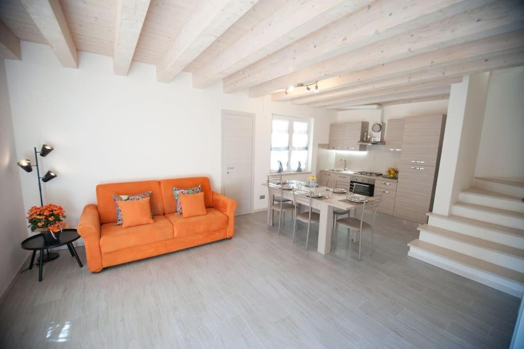 Appartamento Casa Gemma - Big Family House With Free Parking San Giovanni Lupatoto Esterno foto