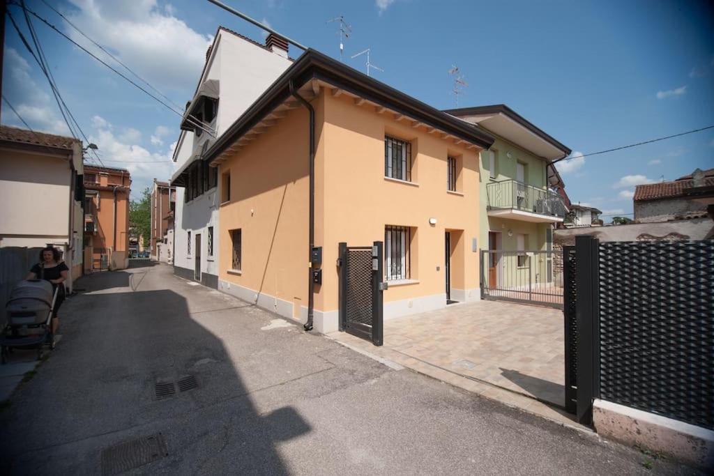 Appartamento Casa Gemma - Big Family House With Free Parking San Giovanni Lupatoto Esterno foto